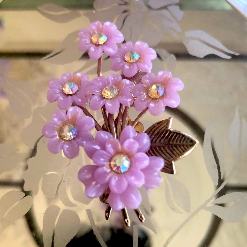 Elegant Floral Brooch with Pink Accents